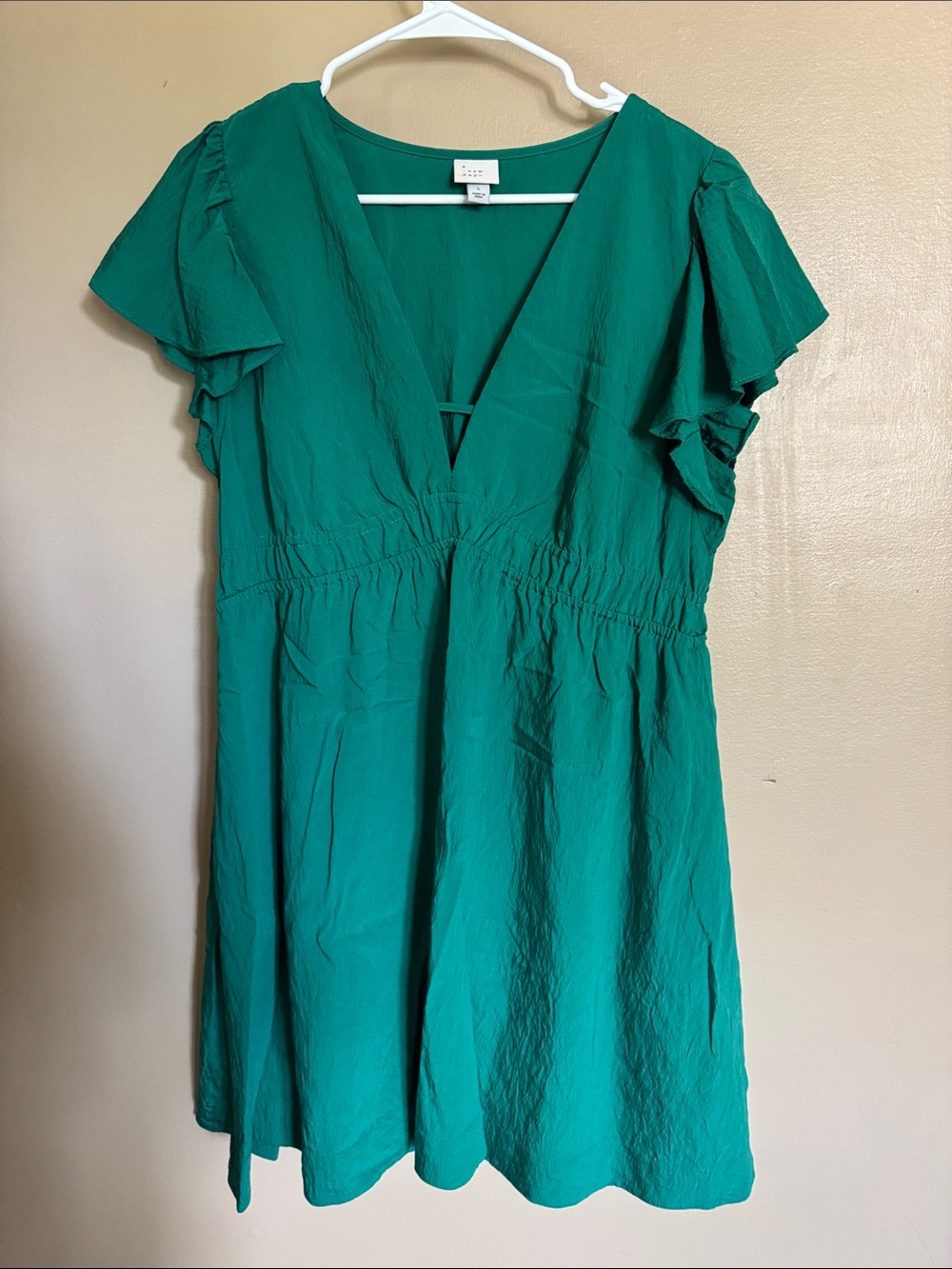 Woven V-Neck Flutter Sleeve Dress in Green